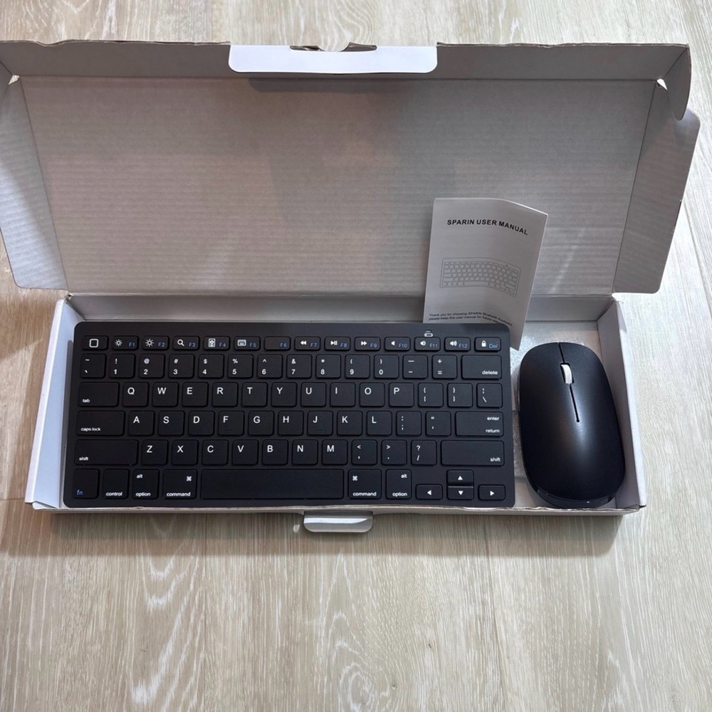 Amazon Black Wireless Keyboard Mouse Combo - Picture 3 of 3